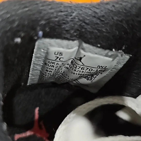 Jordan 4 Retro Red Cement - Picture 8 of 10